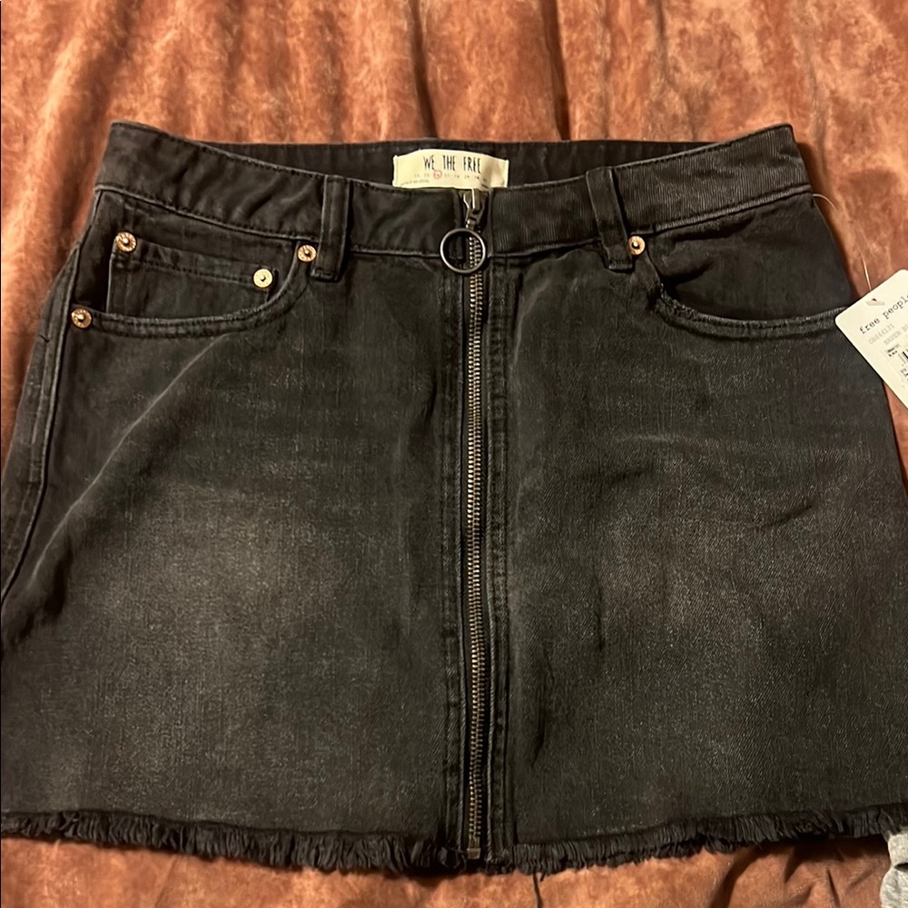FREE PEOPLE - Black Jean skirt